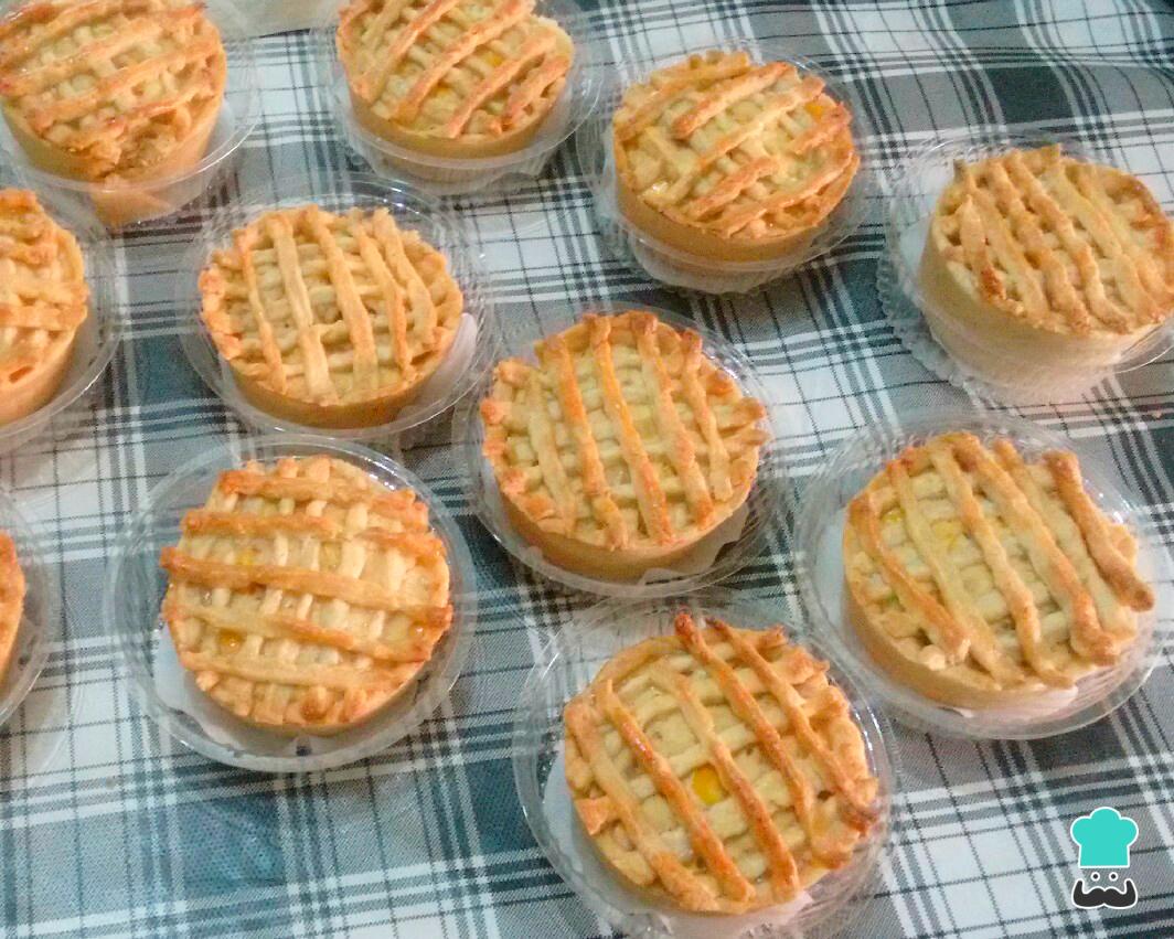 Tortinhas salgadas com recheio de frango